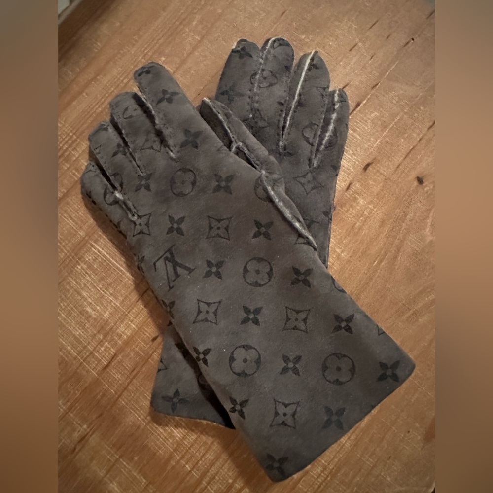 Louis Vuitton Monogram Gloves
